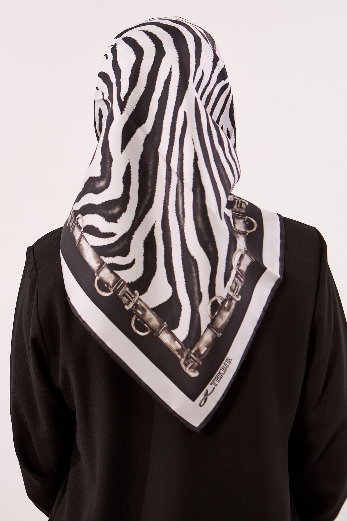 Dg14827 İpek Eşarp Twill Kumaş Zincir Zebra Desen - Siyah Gri