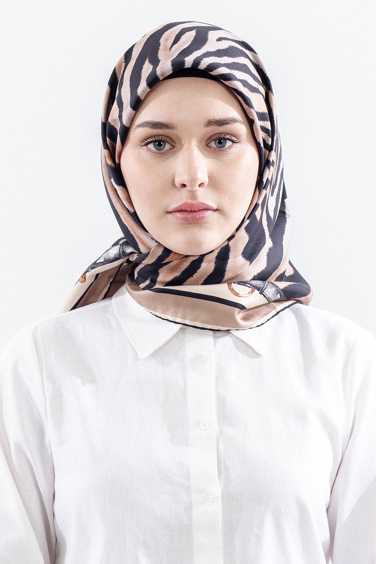 Dg14827 İpek Eşarp Twill Kumaş Zincir Zebra Desen - Siyah Vizon