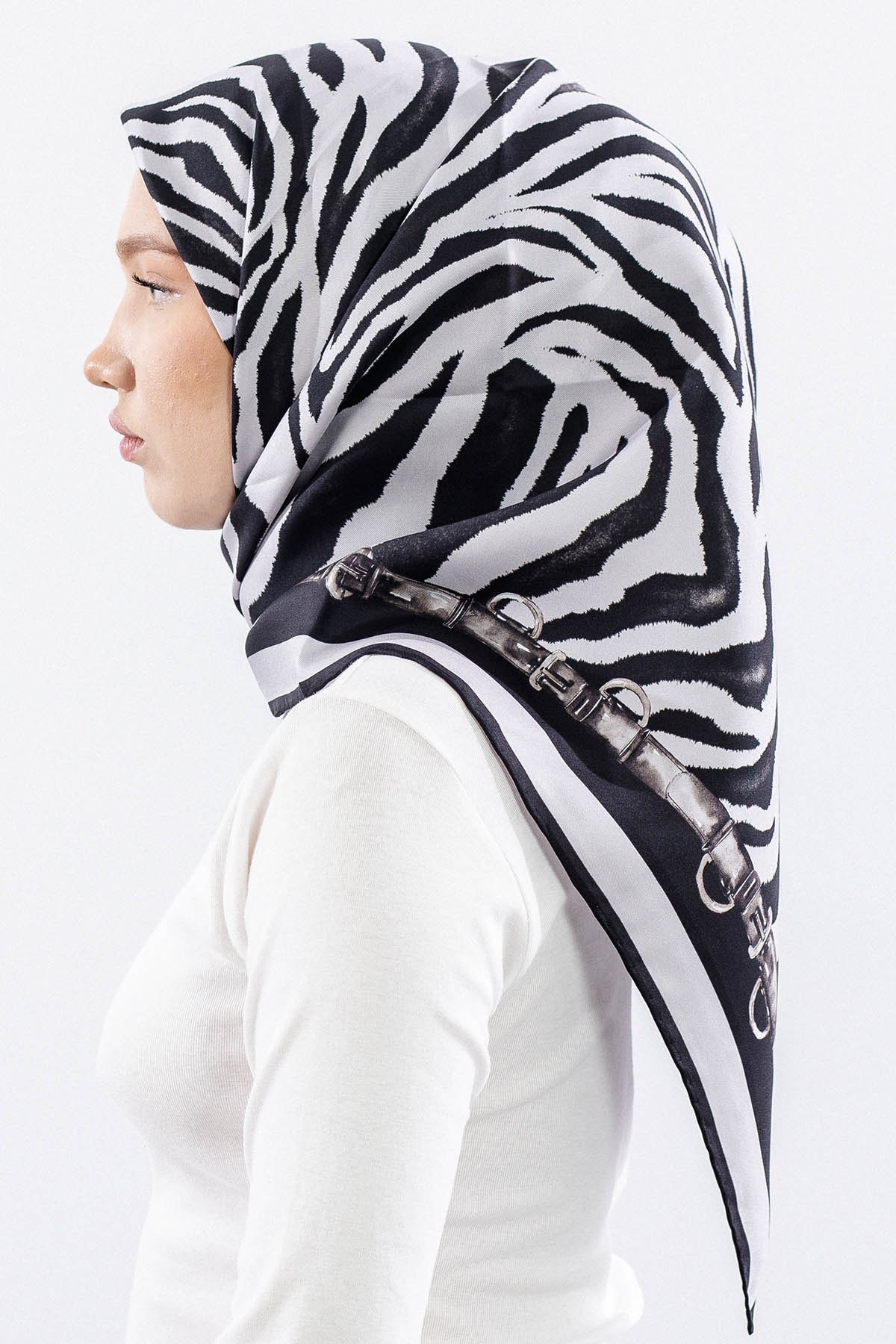 Dg14827 İpek Eşarp Zebra Desen Twill Kumaş - Gri