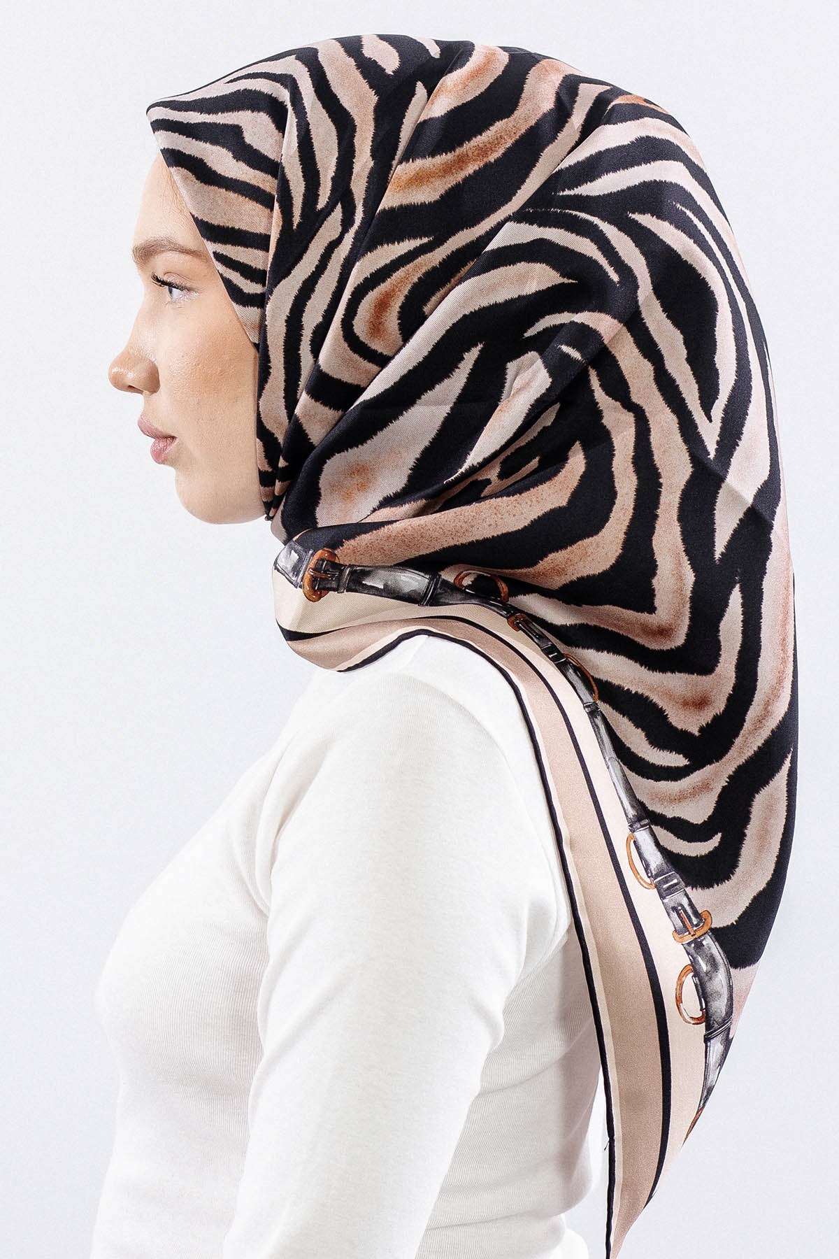 Dg14827 İpek Eşarp Zebra Desen Twill Kumaş - Siyah Vizon