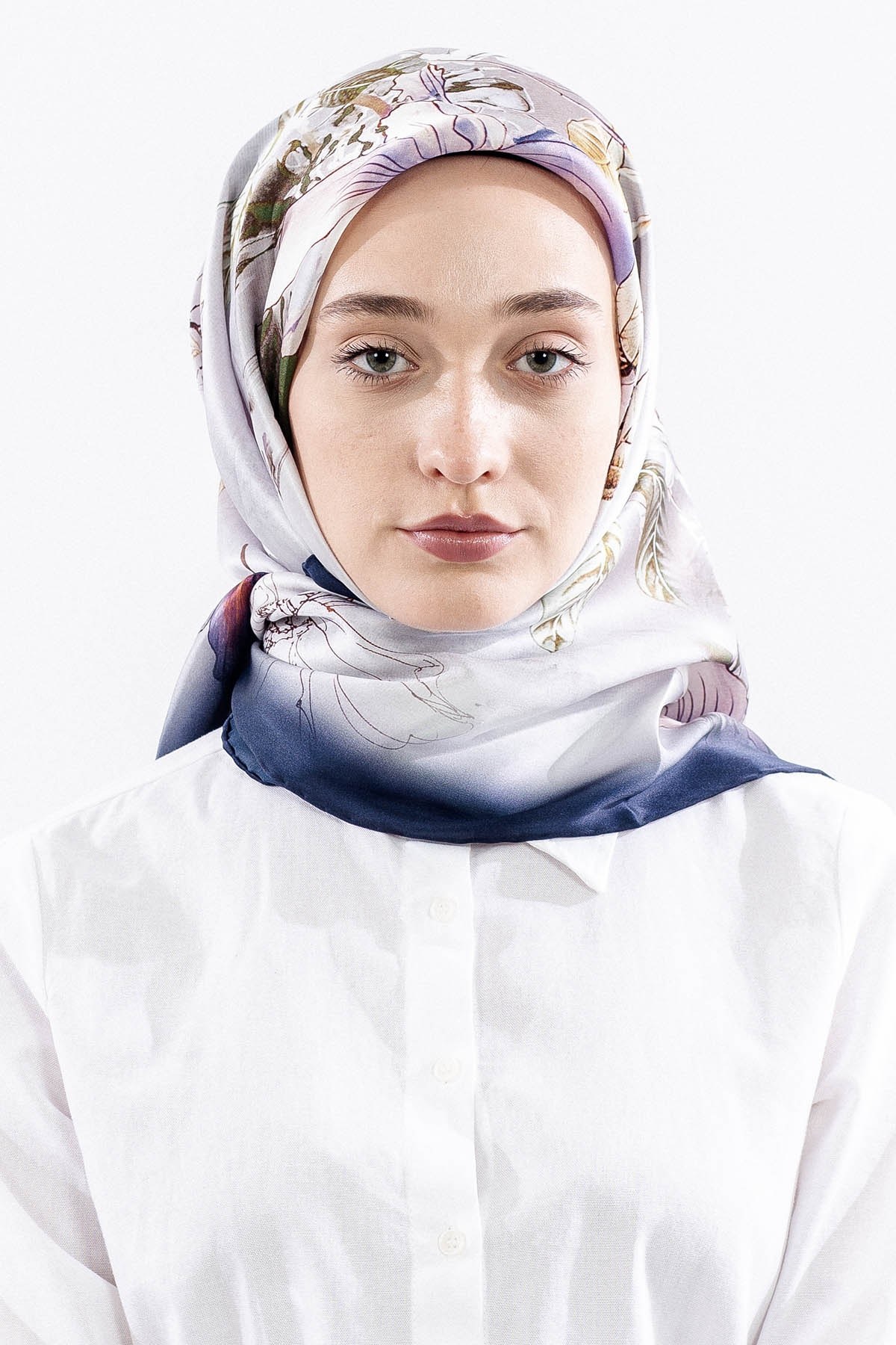 Dg14828 İpek Eşarp Çiçek Dalı Twill Kumaş - Ekru Lacivert