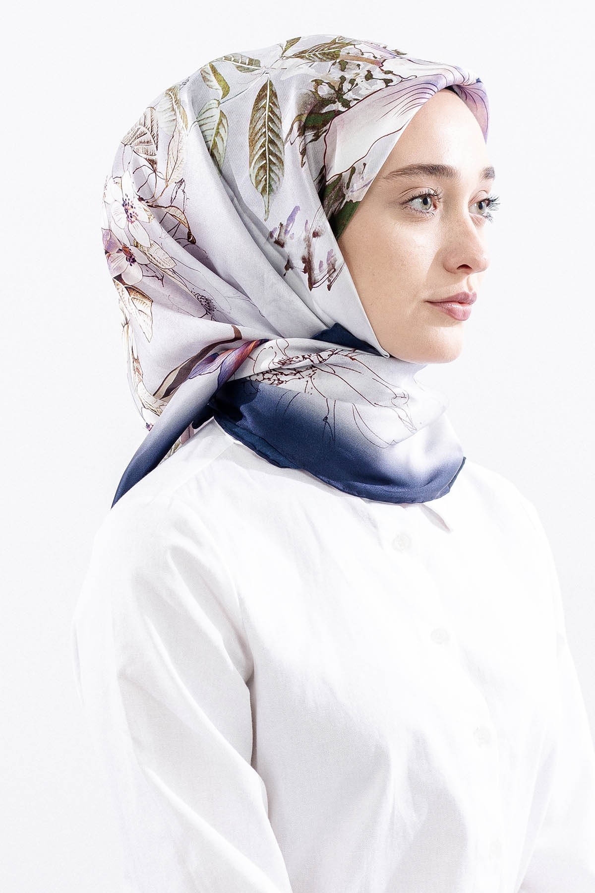 Dg14828 İpek Eşarp Çiçek Dalı Twill Kumaş - Ekru Lacivert