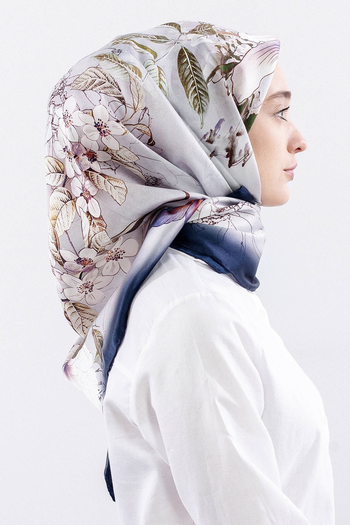 Dg14828 İpek Eşarp Çiçek Dalı Twill Kumaş - Ekru Lacivert