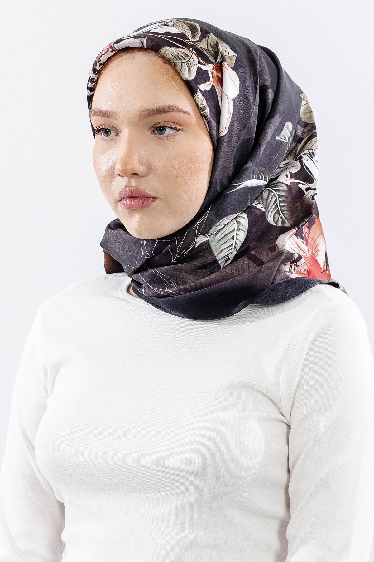 Dg14828 İpek Eşarp Çiçek Dalı Twill Kumaş - Siyah Kırmızı