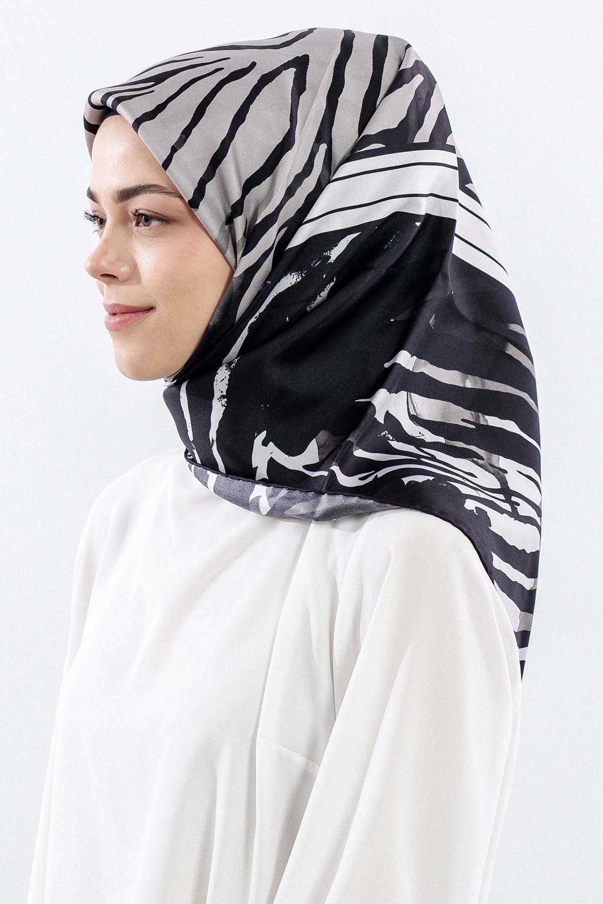 Dg18336 İpek Eşarp Tasarım Twill Kumaş - Siyah Gri