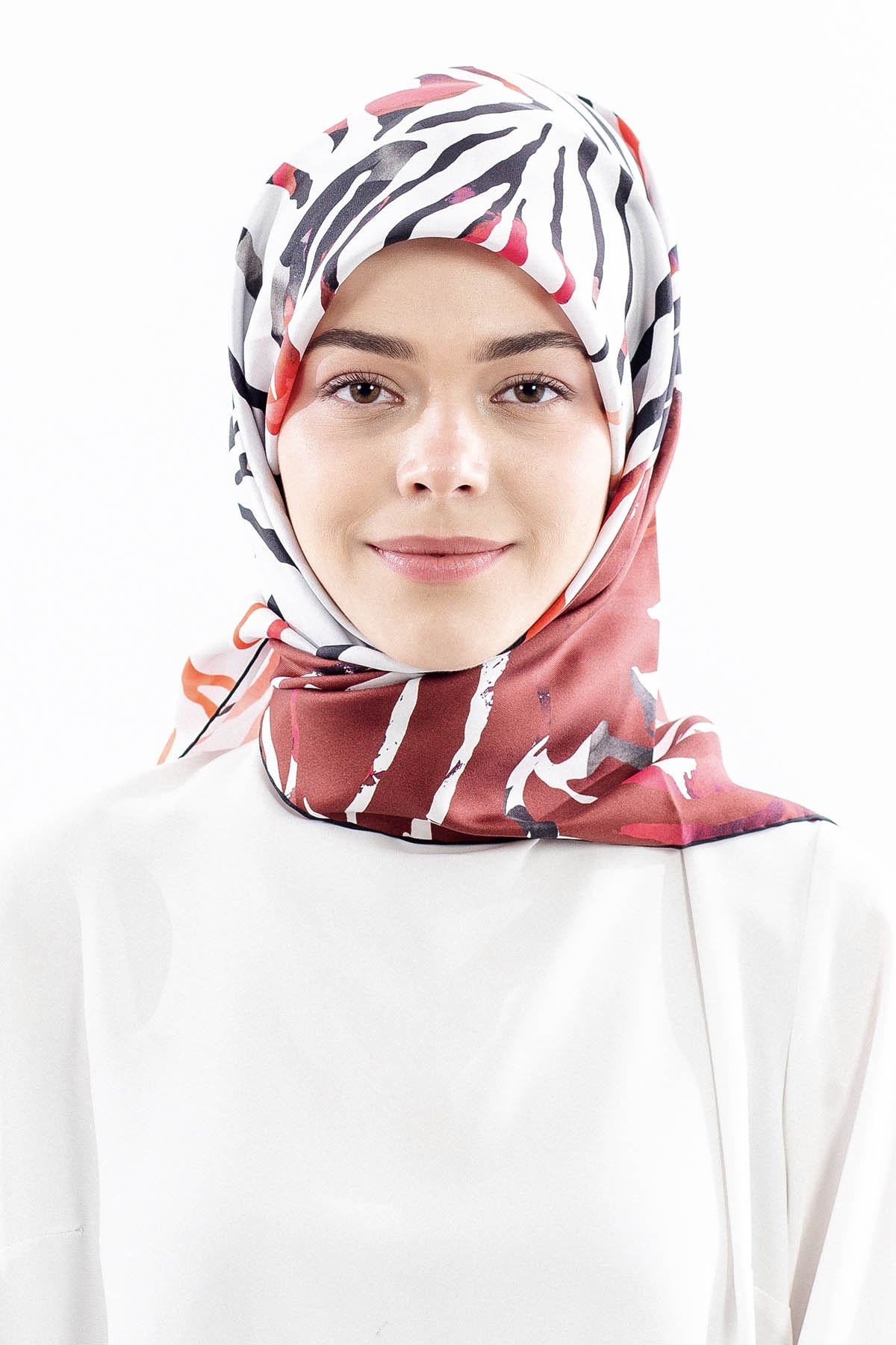 Dg18336 İpek Eşarp Tasarım Twill Kumaş - Siyah Kırmızı
