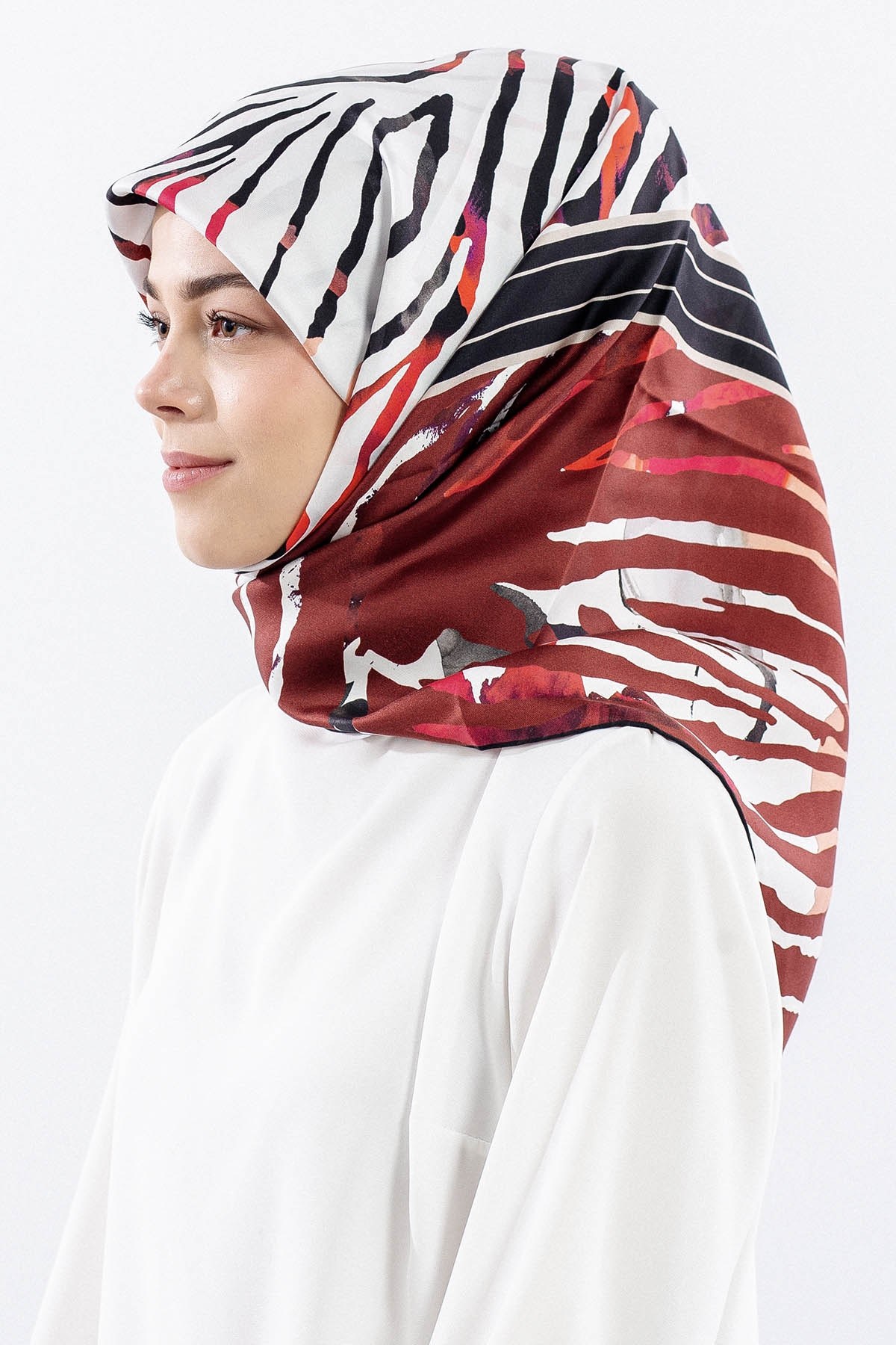 Dg18336 İpek Eşarp Tasarım Twill Kumaş - Siyah Kırmızı