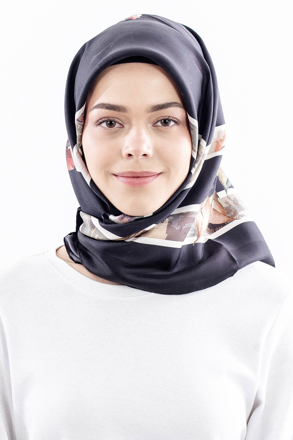 Dg18337 İpek Eşarp Çizgili Çiçek Twill Kumaş - Siyah Taş