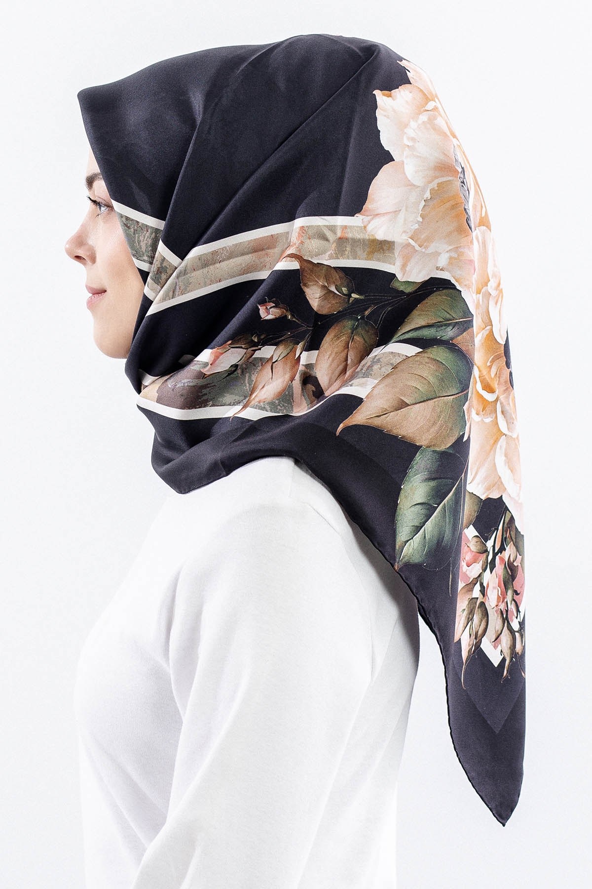 Dg18337 İpek Eşarp Çizgili Çiçek Twill Kumaş - Siyah Taş