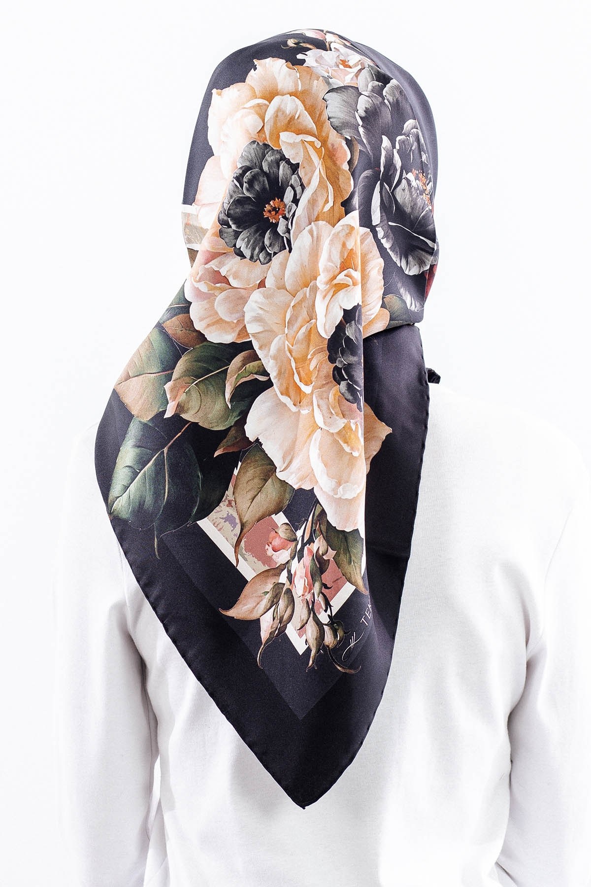 Dg18337 İpek Eşarp Çizgili Çiçek Twill Kumaş - Siyah Taş