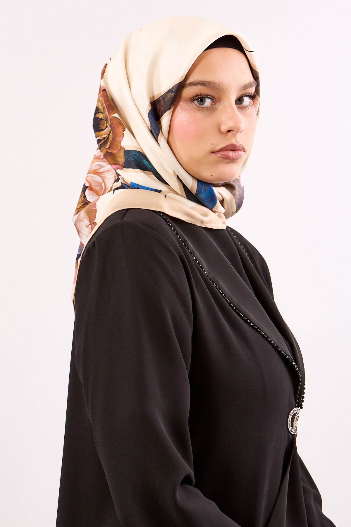 Dg18337 İpek Eşarp Twill Kumaş Çizgi Çiçek Desen - Bej