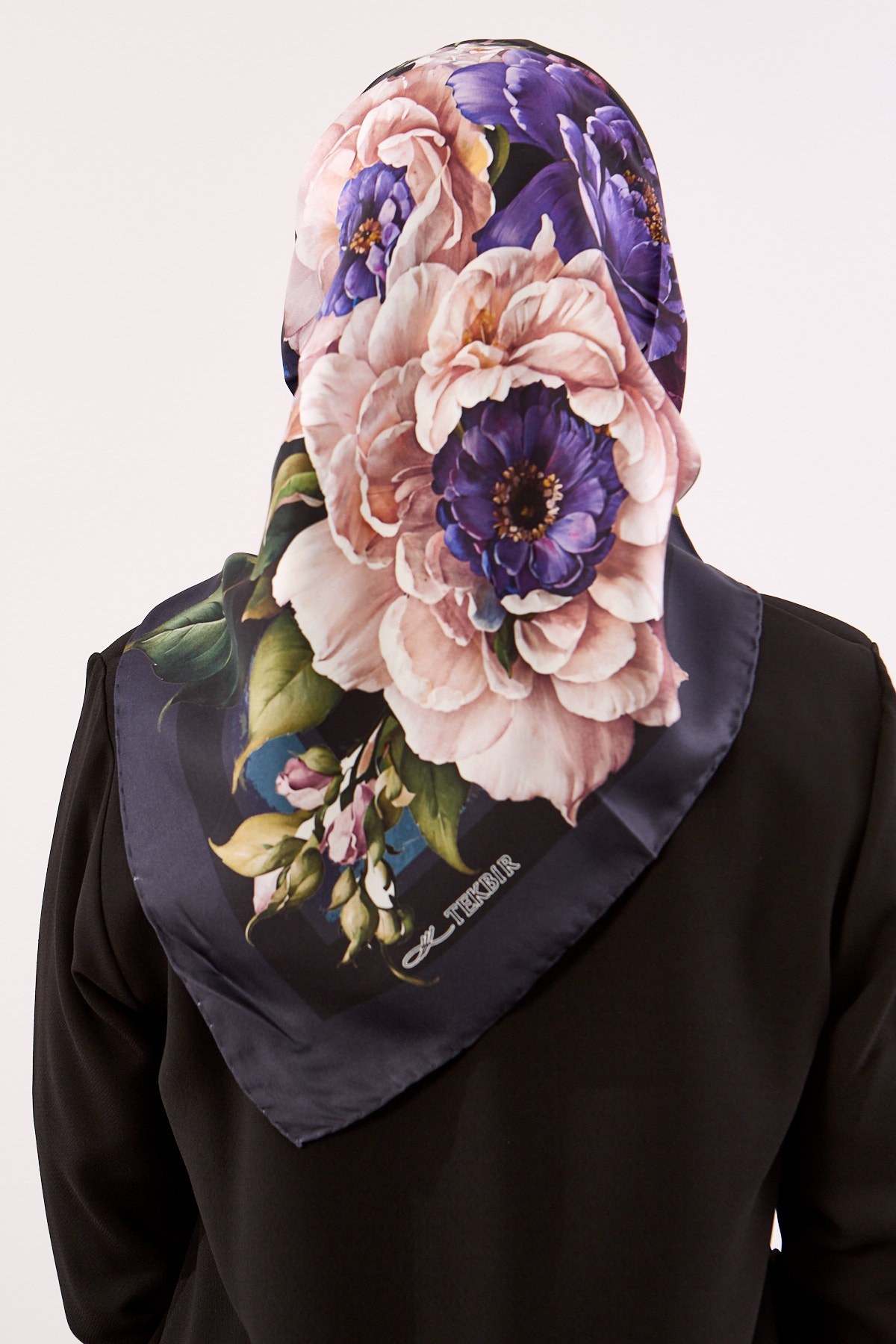 Dg18337 İpek Eşarp Twill Kumaş Çizgi Çiçek Desen - Lacivert Pudra