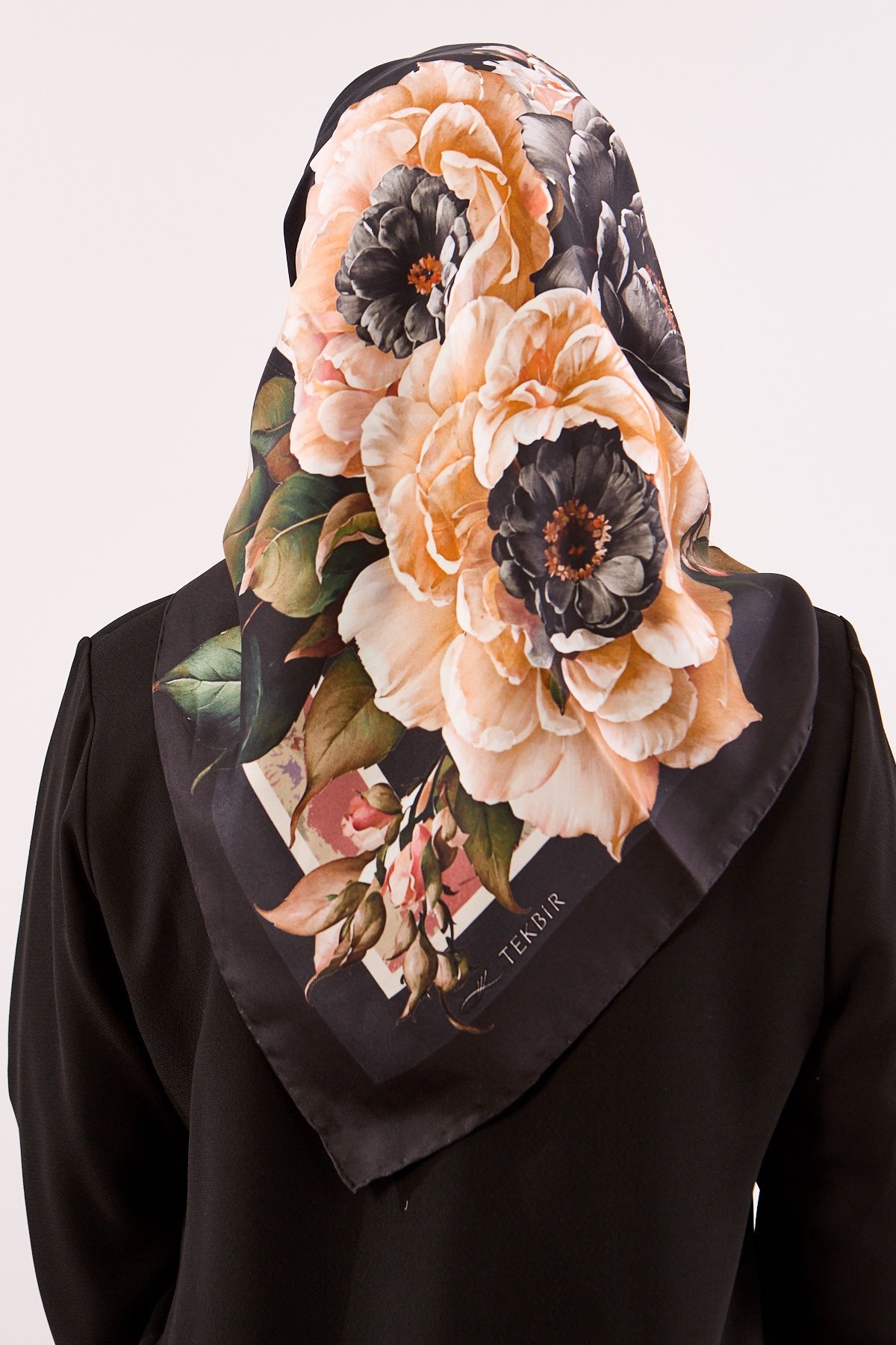 Dg18337 İpek Eşarp Twill Kumaş Çizgi Çiçek Desen - Siyah
