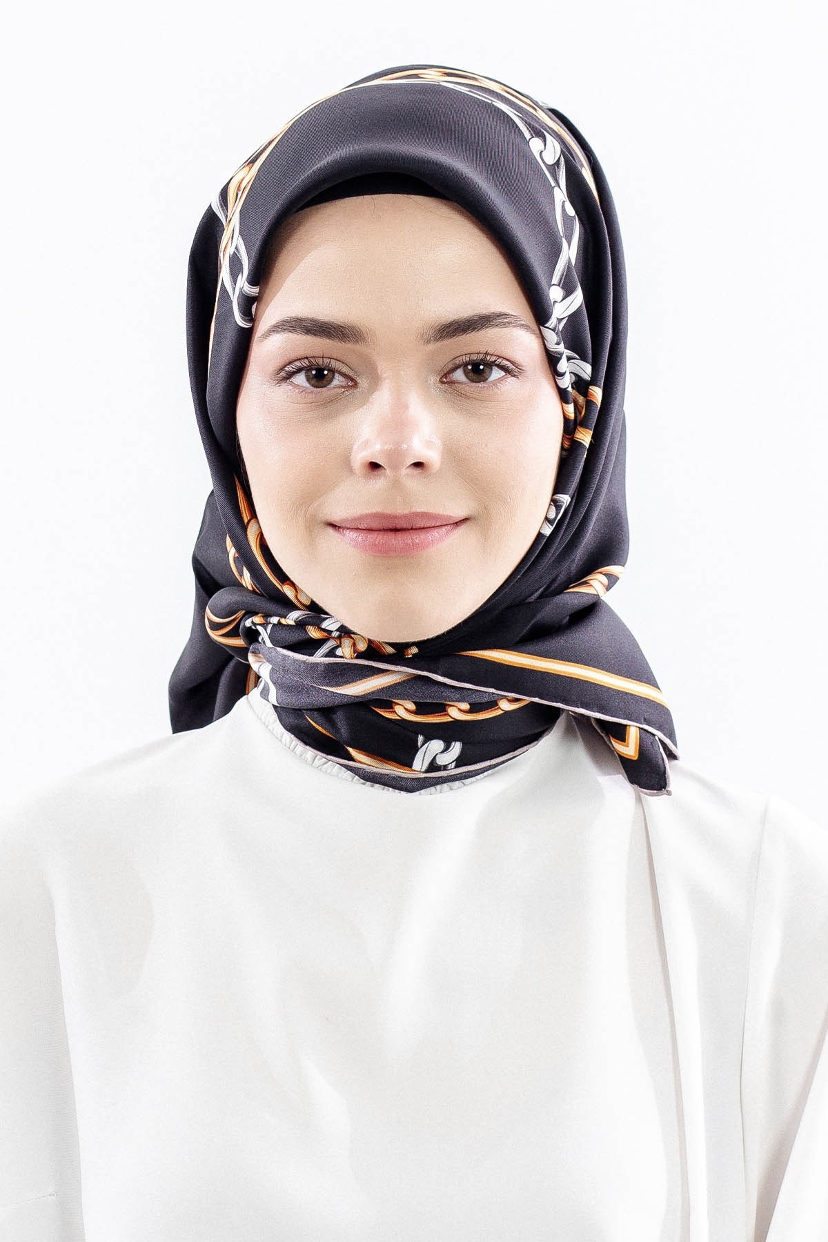Dg18338 İpek Eşarp Zincir Twill Kumaş - Siyah Gold