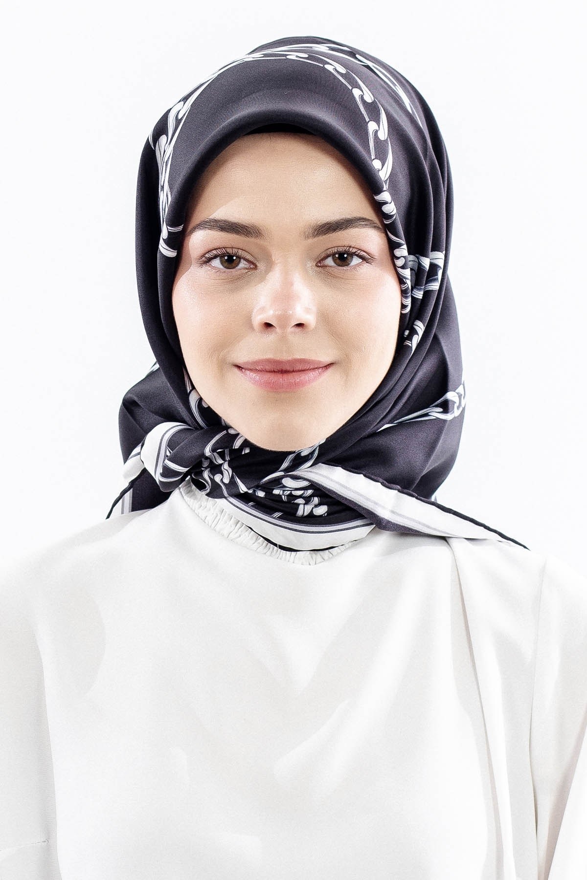 Dg18338 İpek Eşarp Zincir Twill Kumaş - Siyah Gri