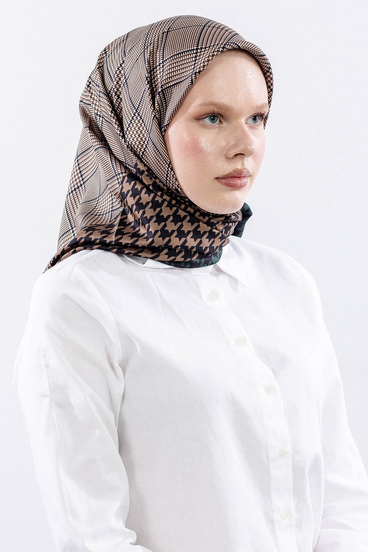 Dg7614 İpek Eşarp 90*90 Kazayağı Twill - Bej Yeşil