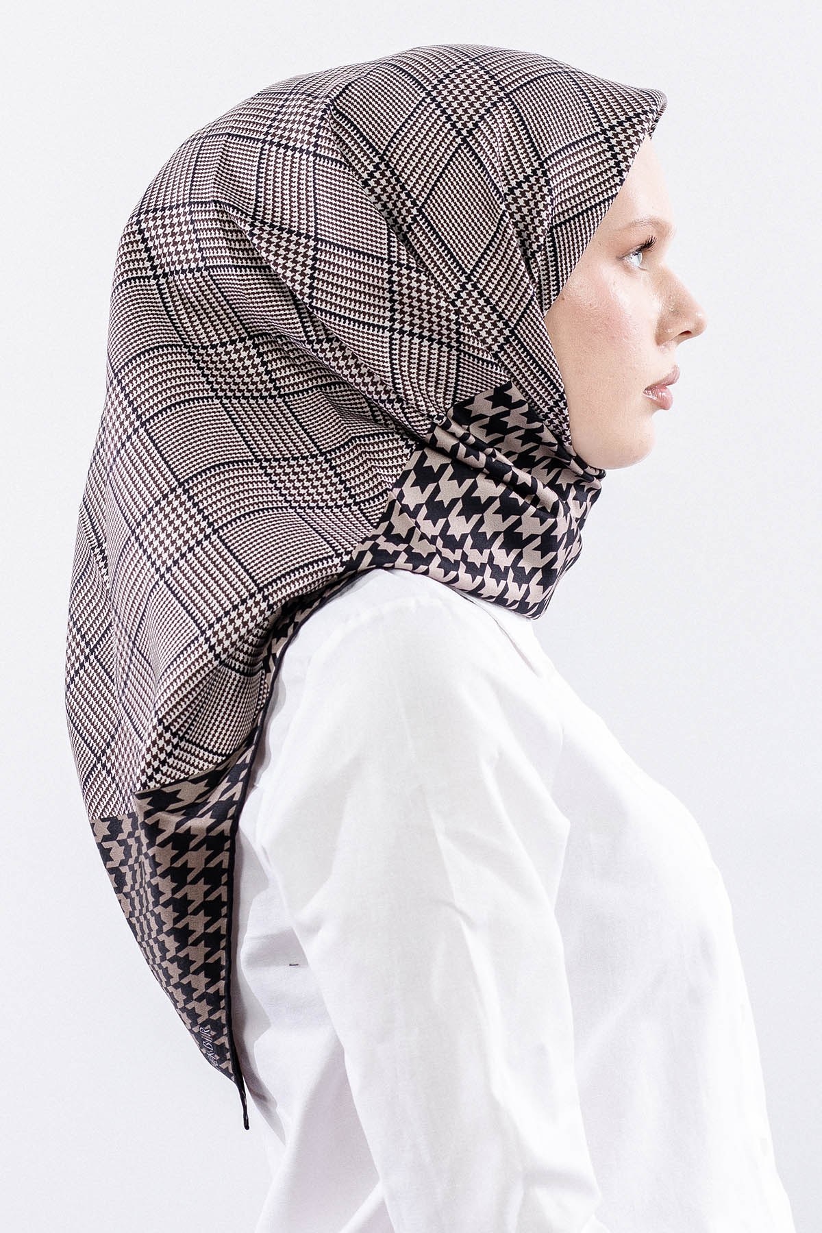 Dg7614 İpek Eşarp 90*90 Kazayağı Twill - Siyah Kahve