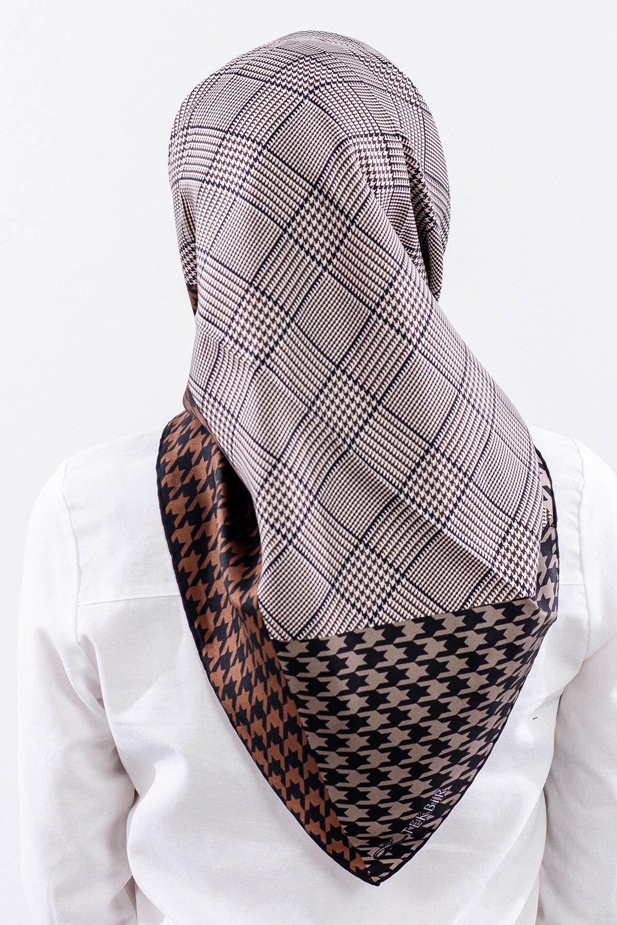 Dg7614 İpek Eşarp 90*90 Kazayağı Twill - Siyah Kahve