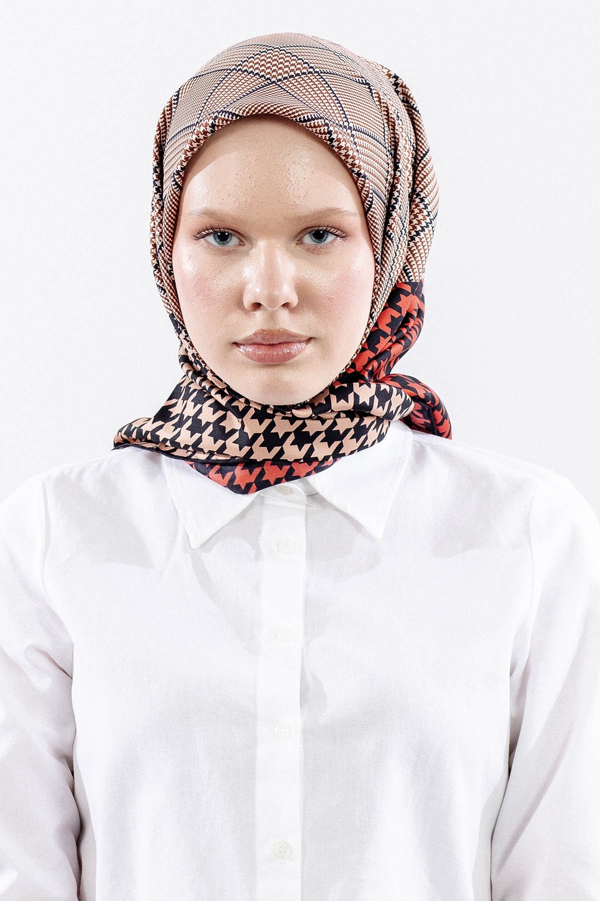 Dg7614 İpek Eşarp 90*90 Kazayağı Twill - Siyah Kırmızı