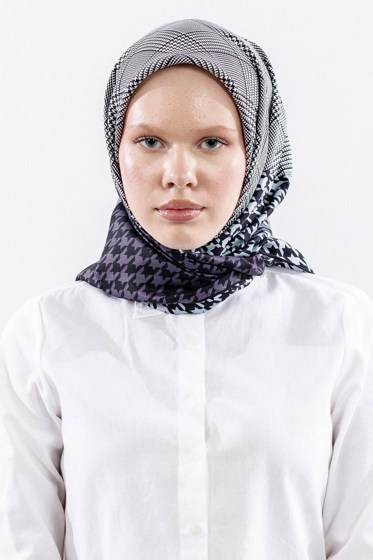 Dg7614 İpek Eşarp 90*90 Kazayağı Twill - Siyah Mürdüm
