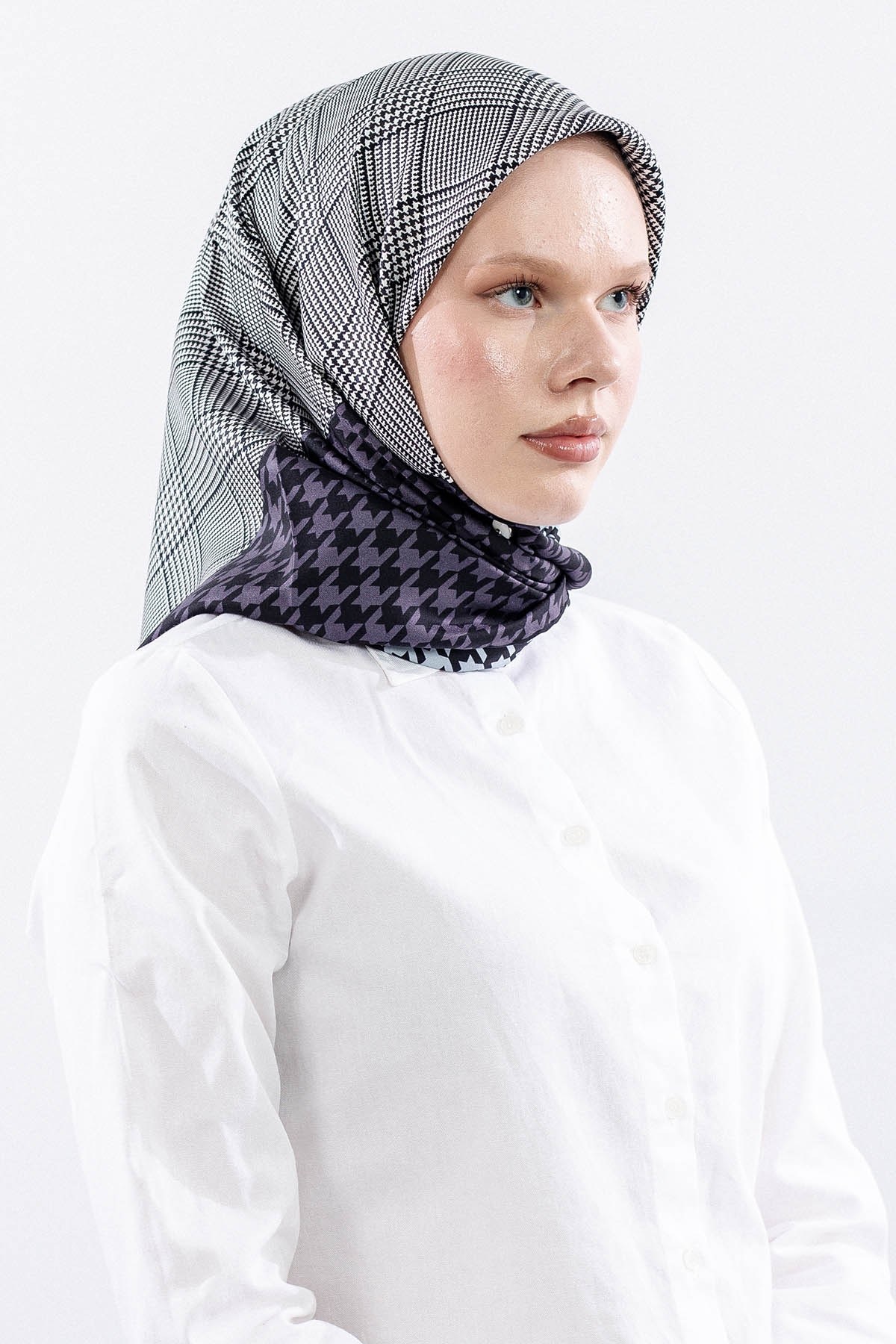 Dg7614 İpek Eşarp 90*90 Kazayağı Twill - Siyah Mürdüm