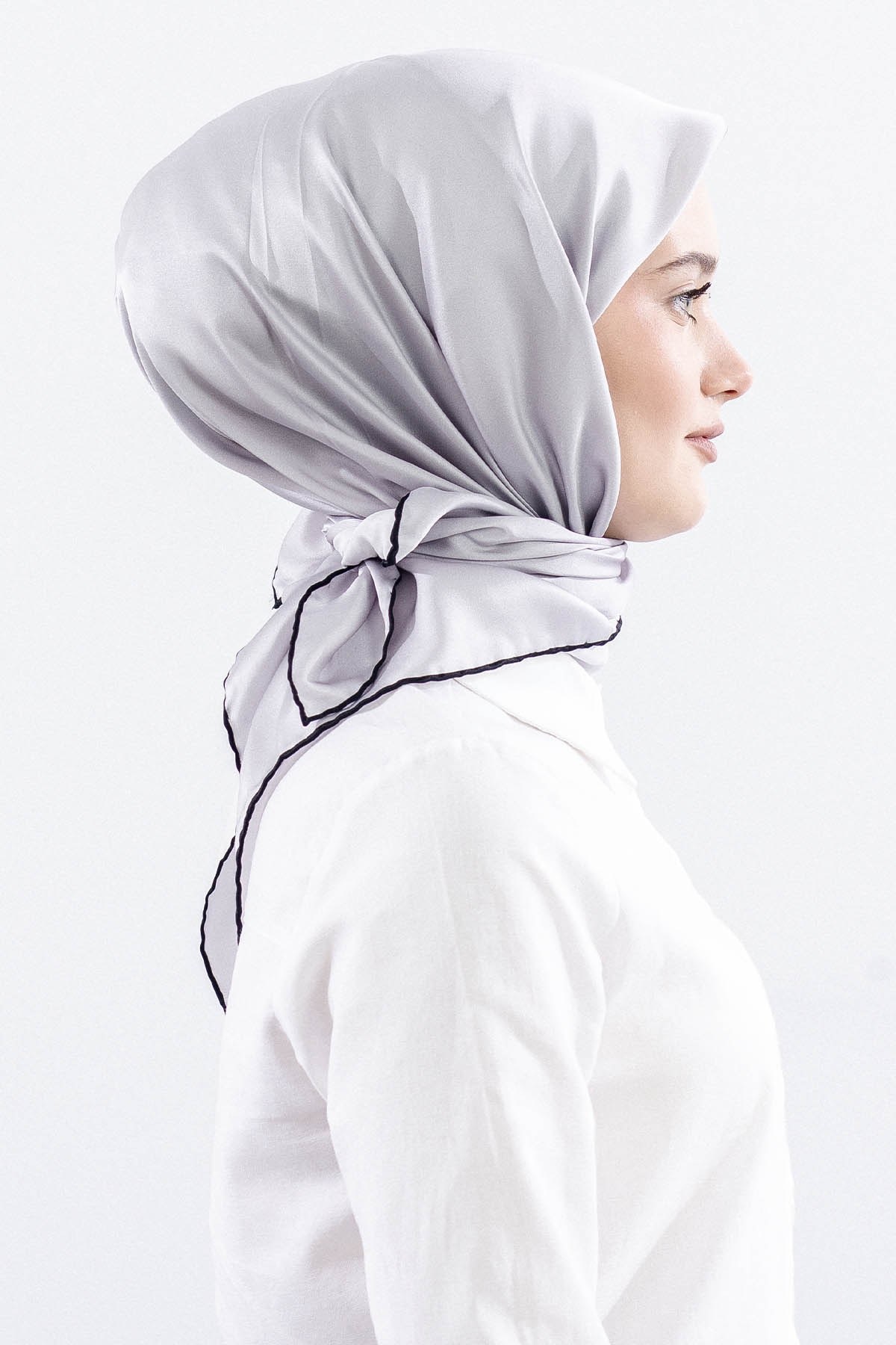 Sade İpek Eşarp 90*90 Sura Kumaş - Gri Siyah